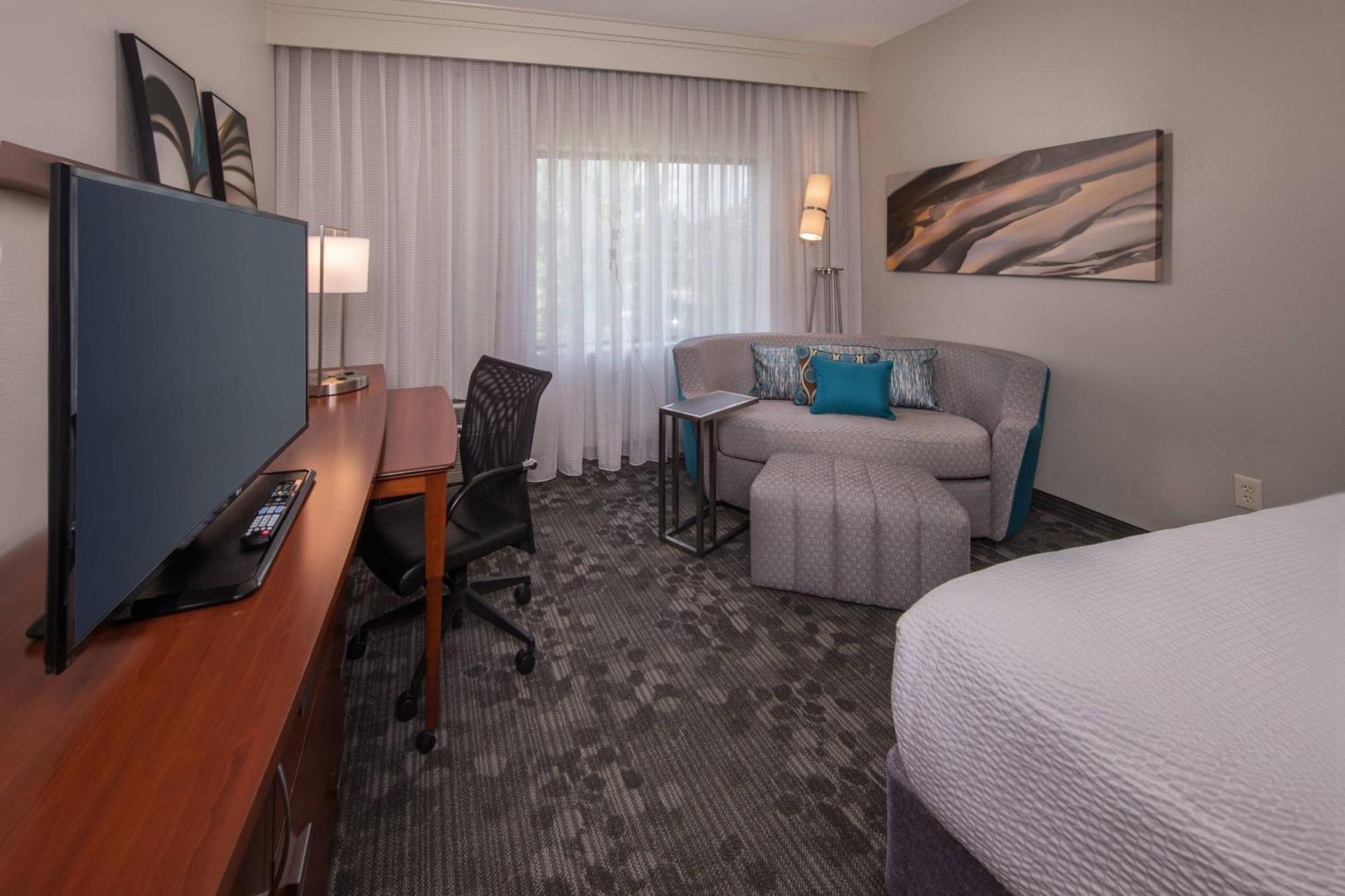 Courtyard By Marriott Dulles Town Center Hotel Sterling Buitenkant foto